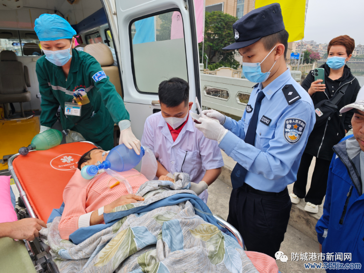 东兴出入境边防检查站开通绿色通道救助1名中国籍患病旅客。（资料图）